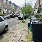 Immaculate 2-Bed Apartment In London