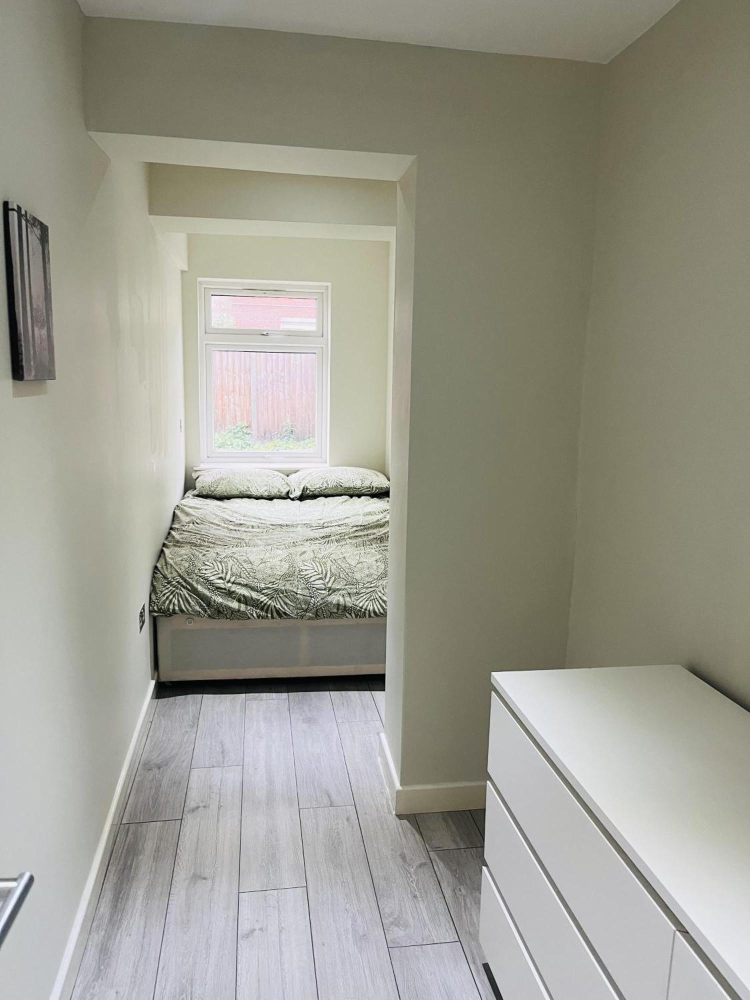 Immaculate 2-bed In *